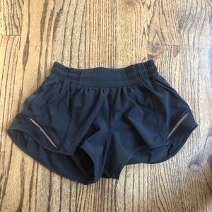 Size 4 Black Lululemon Hotty Hot Short II 2.5”